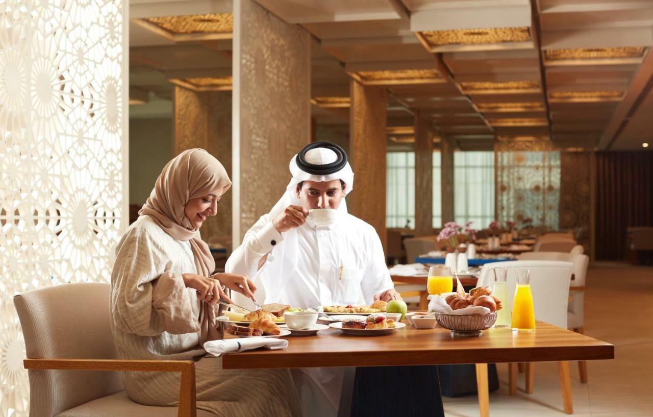 Tilal Jabal Al Kabah Hotel Mecca Exterior foto A couple from the United Arab Emirates
